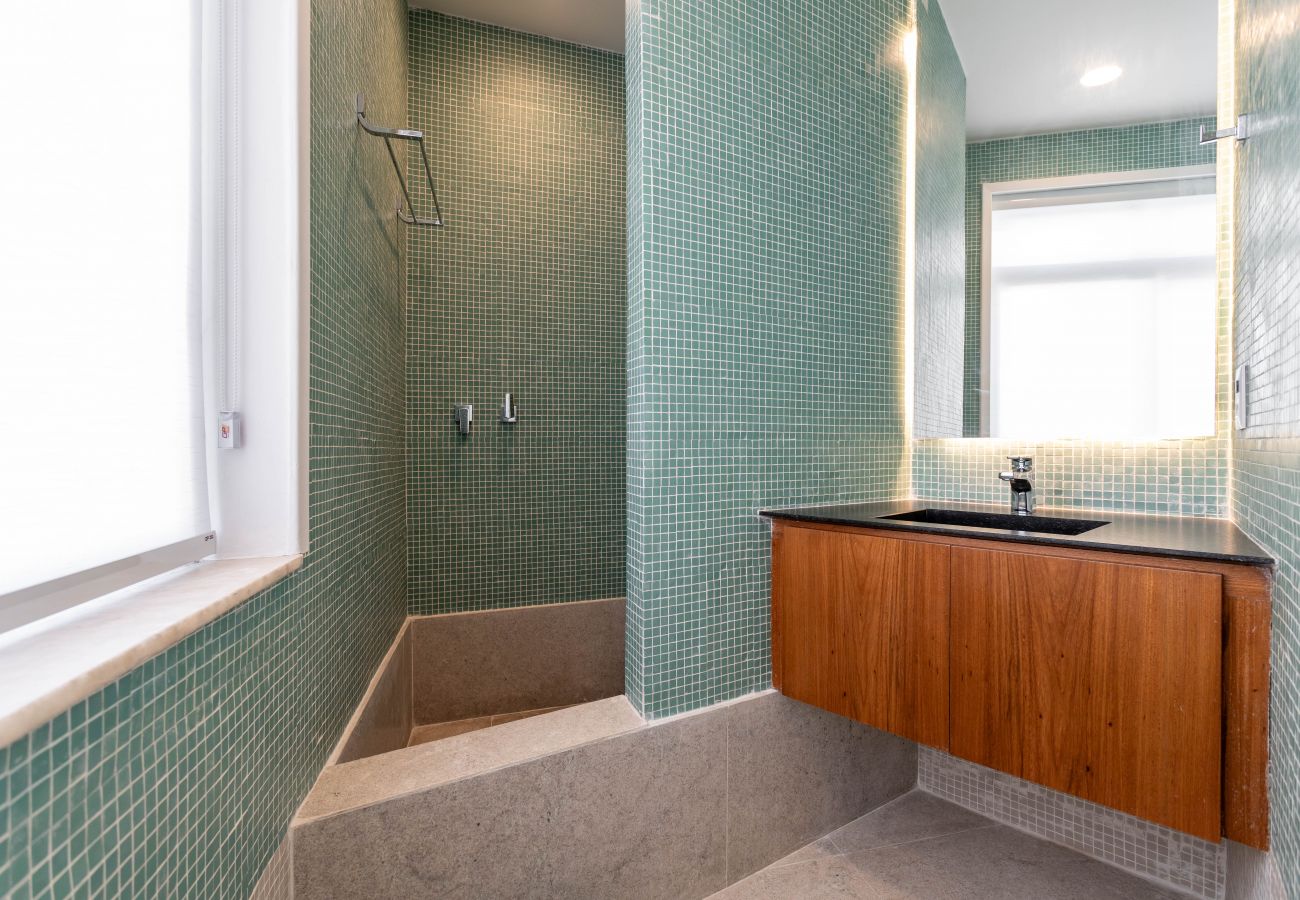 Apartment in Rio de Janeiro - Maravilhoso em Copacabana | 2 quartos | NSC501B 