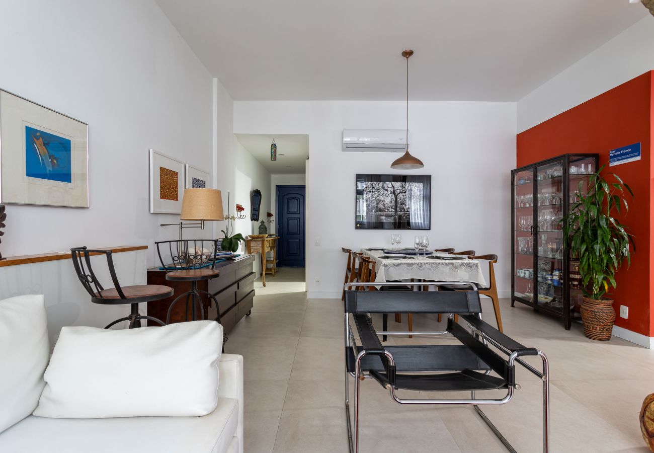 Apartment in Rio de Janeiro - 3 minutos da praia do Leme | GRC701