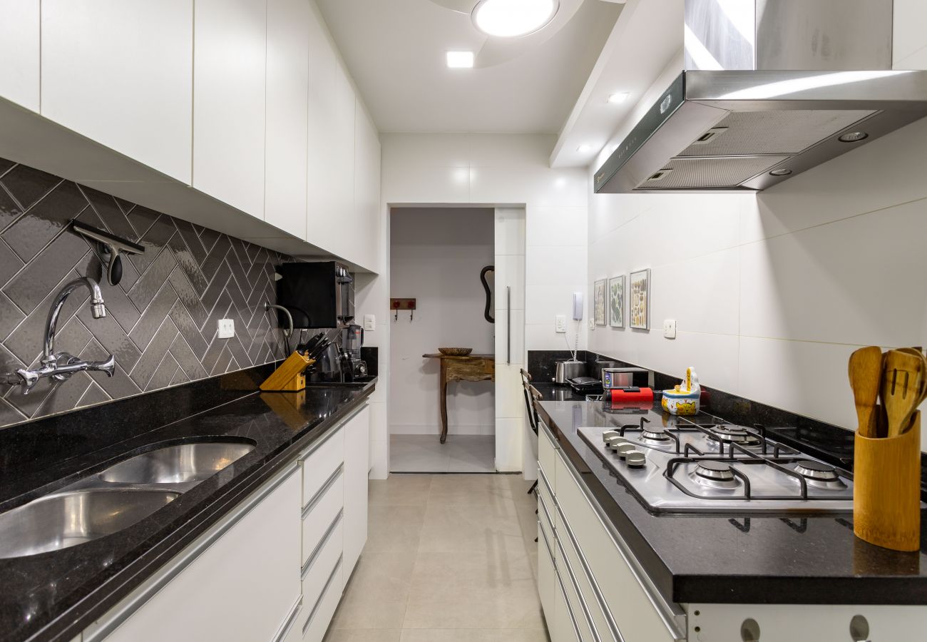 Apartment in Rio de Janeiro - 3 minutos da praia do Leme | GRC701