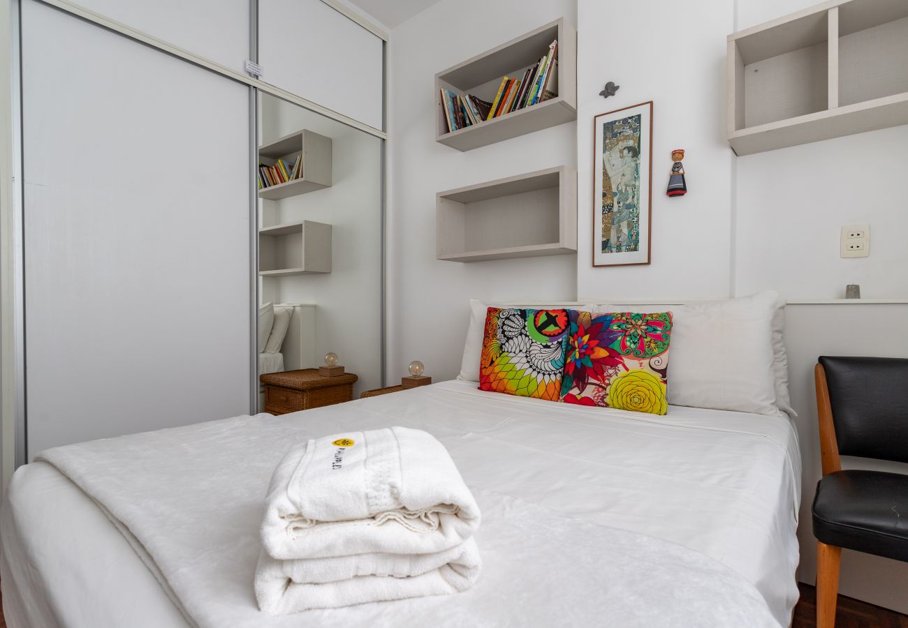 Apartment in Rio de Janeiro - 3 minutos da praia do Leme | GRC701