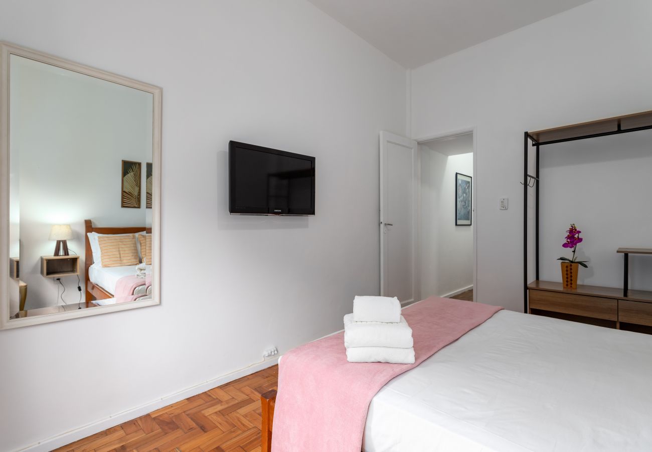 Apartment in Rio de Janeiro - Aconchego em Copa | Decoração clássica | BR911 