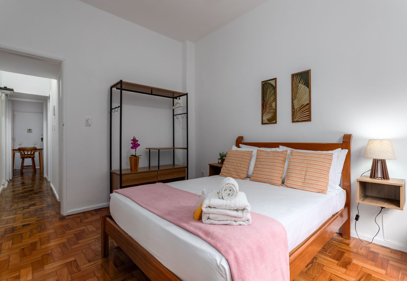 Apartment in Rio de Janeiro - Aconchego em Copa | Decoração clássica | BR911 