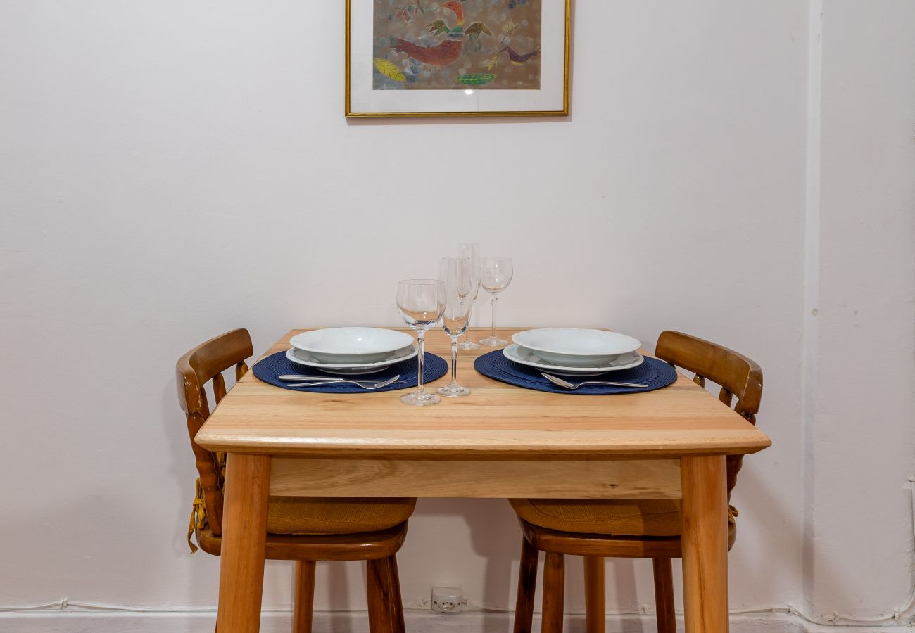 Apartment in Rio de Janeiro - Aconchego em Copa | Decoração clássica | BR911 