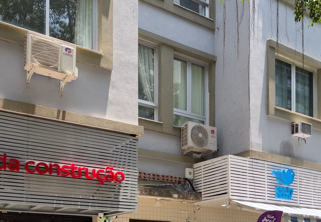 Apartment in Rio de Janeiro - 5 minutos da Praia do Leblon | AP302