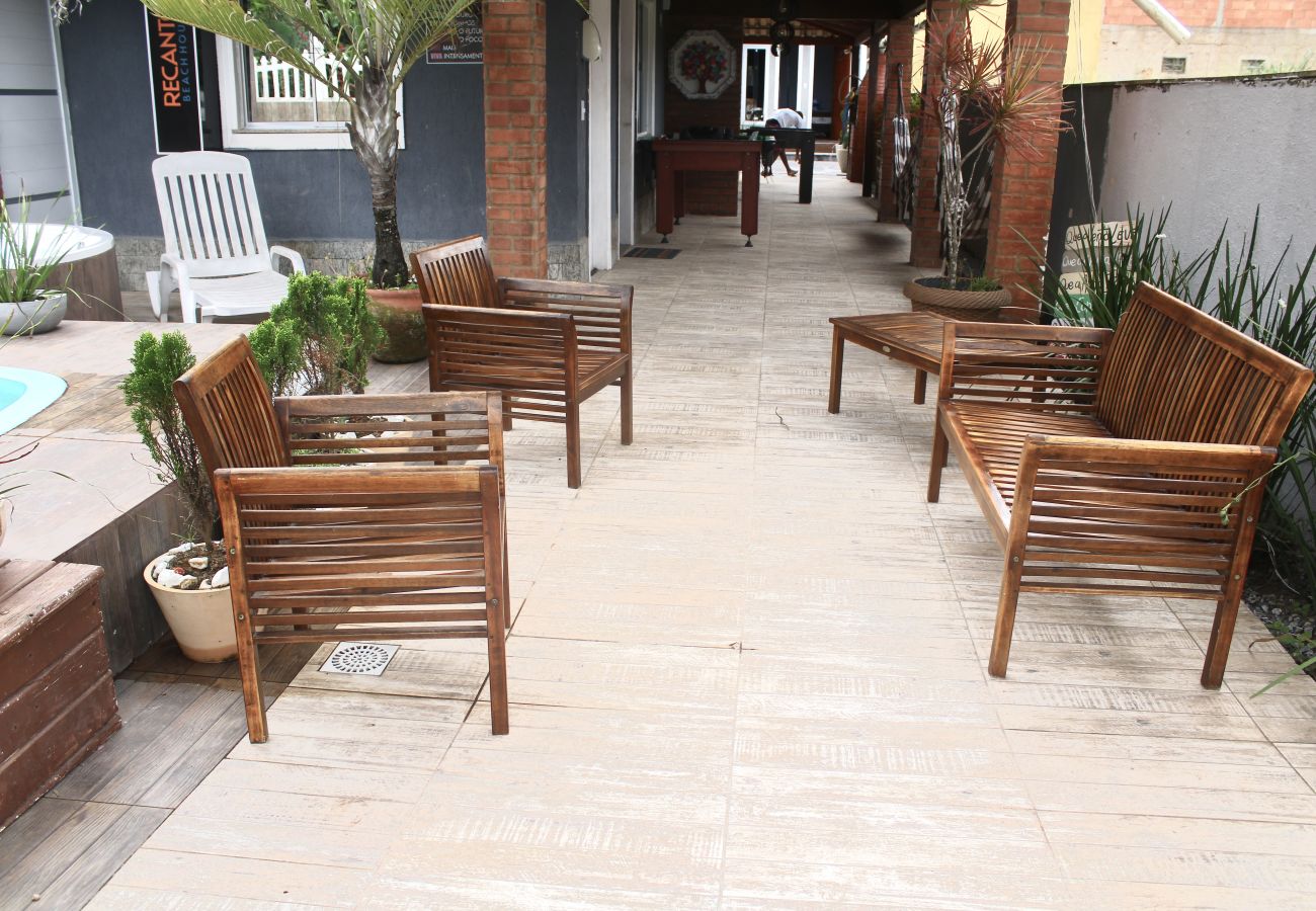 Rent by room in Cabo Frio - Pousada a 1 minuto da praia | UNR