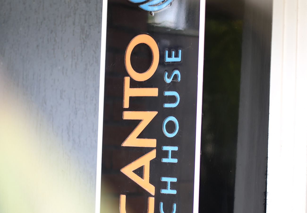 Rent by room in Cabo Frio - Pousada a 1 minuto da praia | UNR