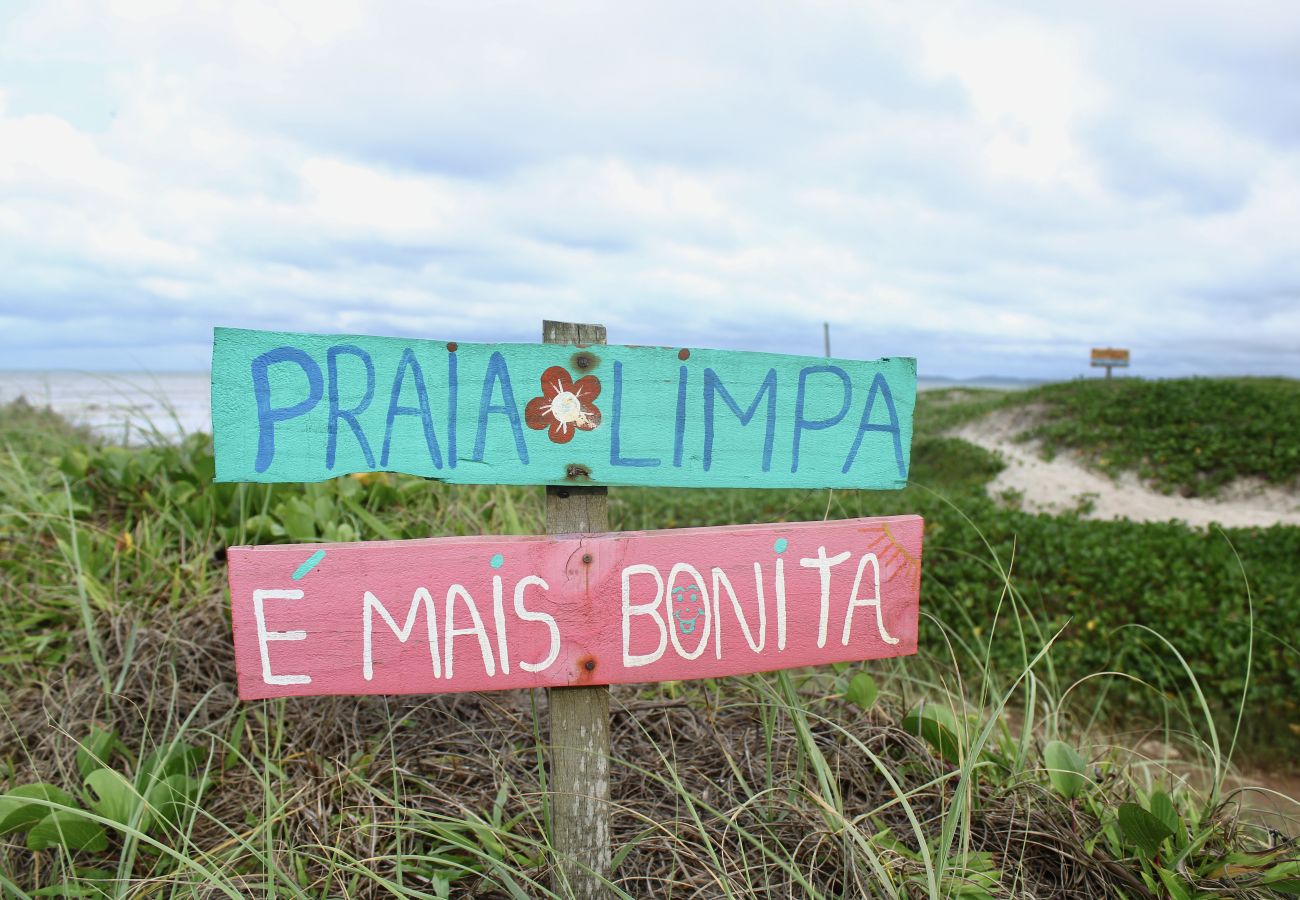 Rent by room in Cabo Frio - Pousada a 1 minuto da praia | UNR