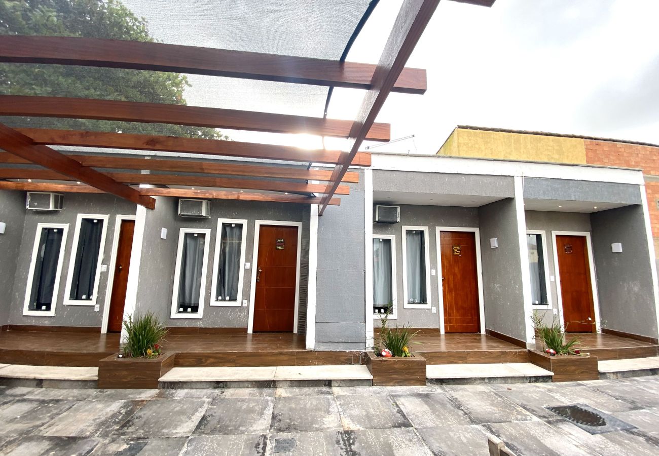 Rent by room in Cabo Frio - Pousada a 1 minuto da praia | UNR