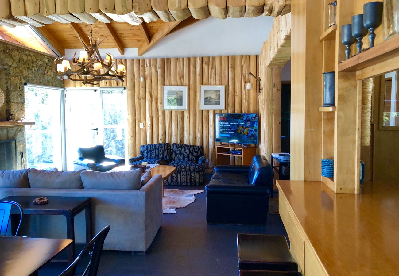 House in San Carlos de Bariloche - House Facing Llao Llao in Bariloche