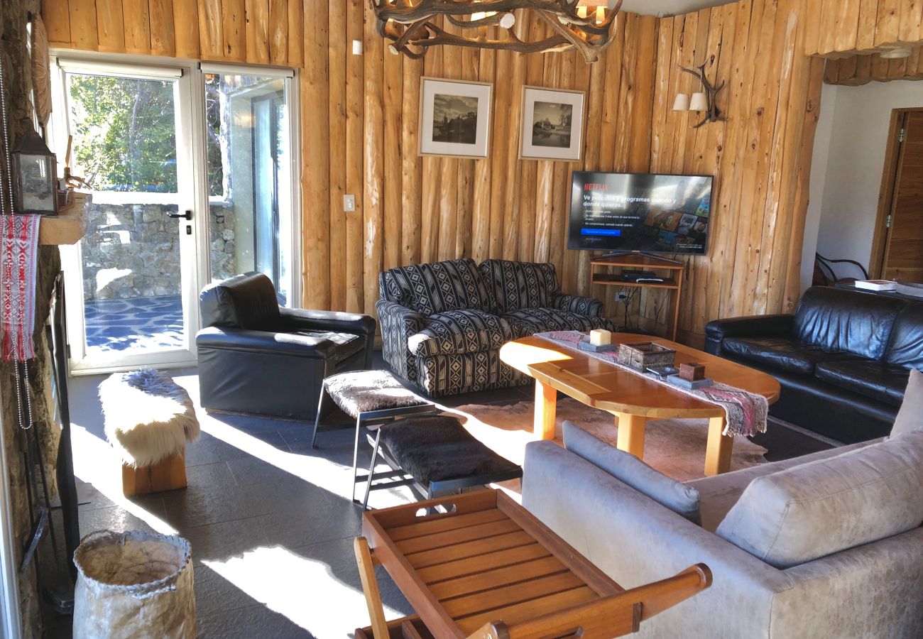 House in San Carlos de Bariloche - House Facing Llao Llao in Bariloche