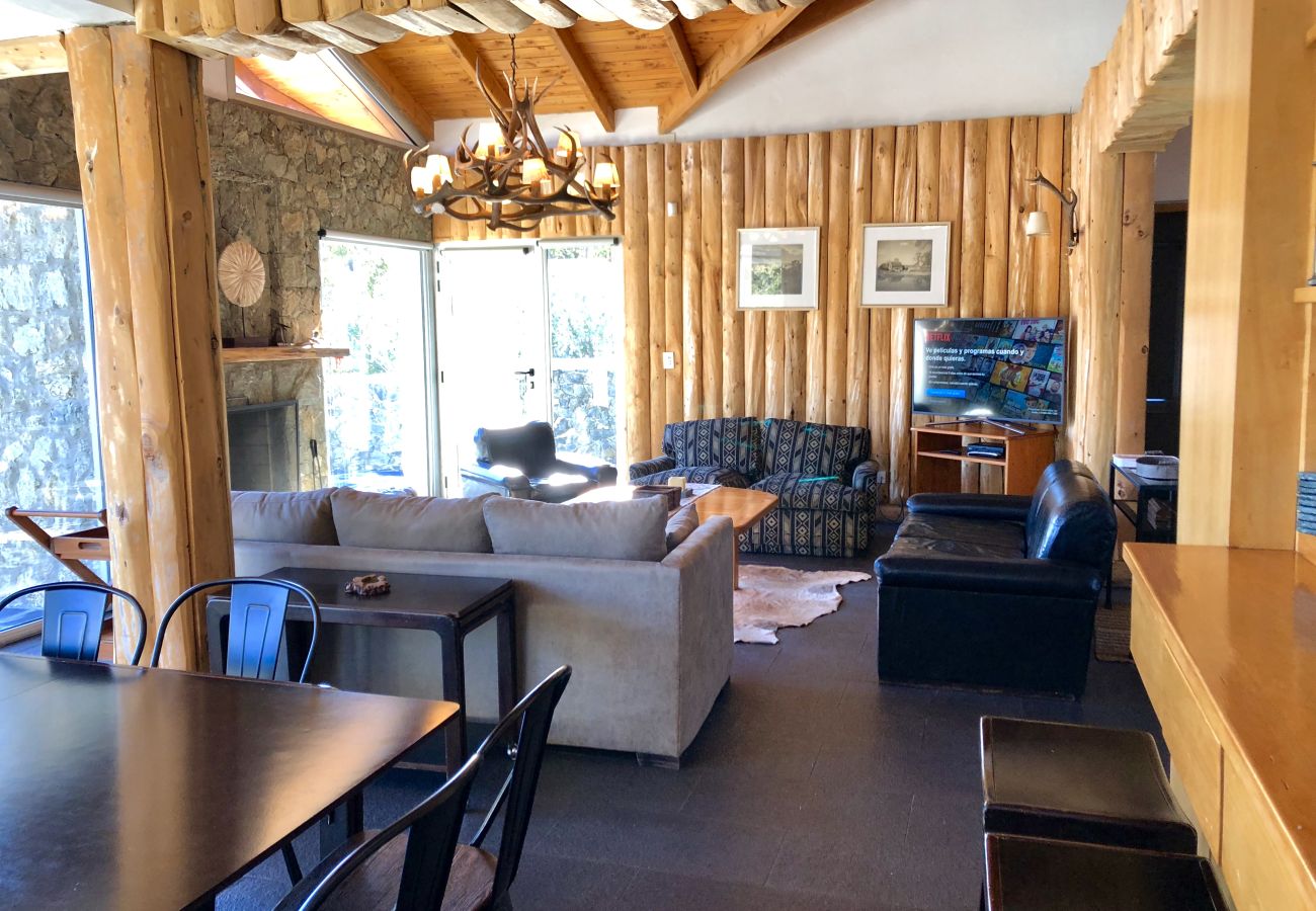 House in San Carlos de Bariloche - House Facing Llao Llao in Bariloche