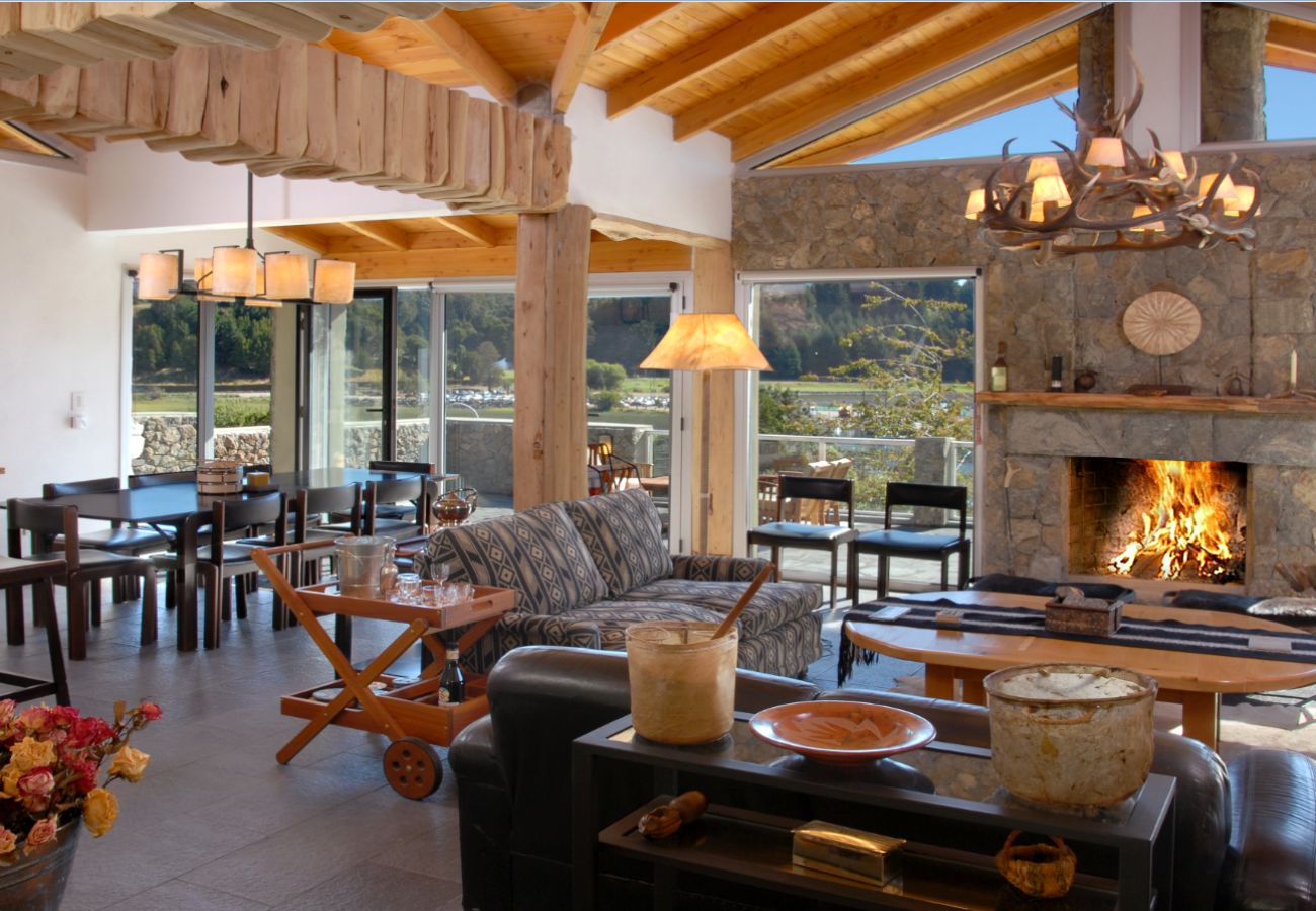 House in San Carlos de Bariloche - House Facing Llao Llao in Bariloche