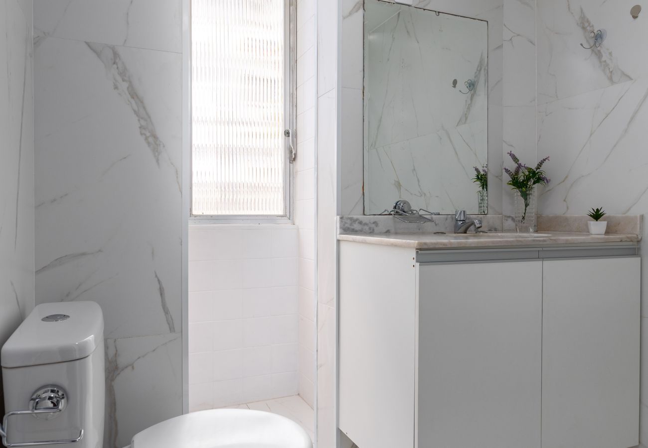 Apartment in Rio de Janeiro - 3 minutos da praia do Leme | GS501