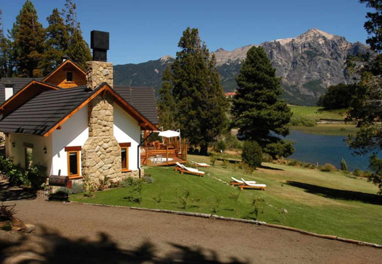 House in San Carlos de Bariloche - Spectacular house by the Nahuel Huapi lake