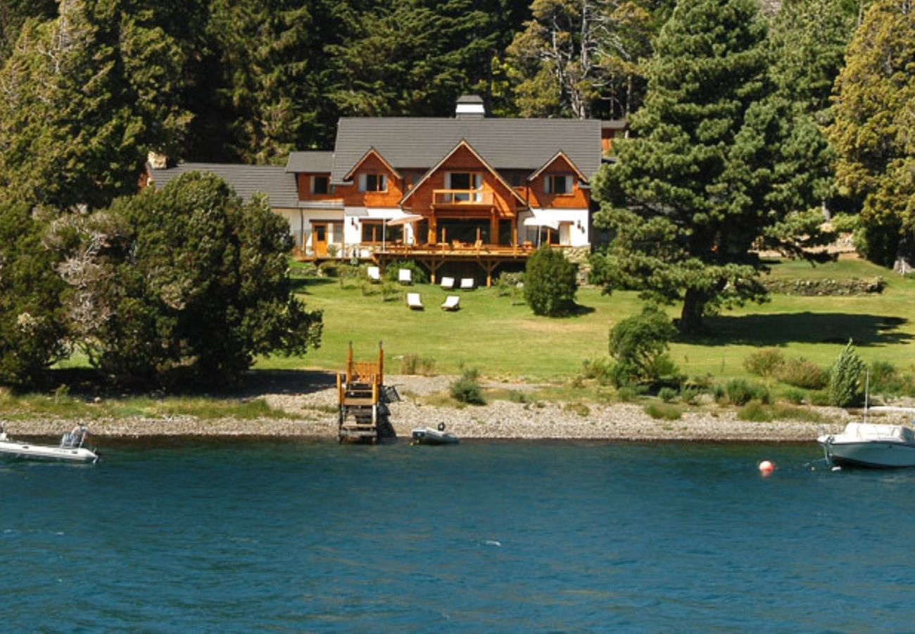 House in San Carlos de Bariloche - Spectacular house by the Nahuel Huapi lake