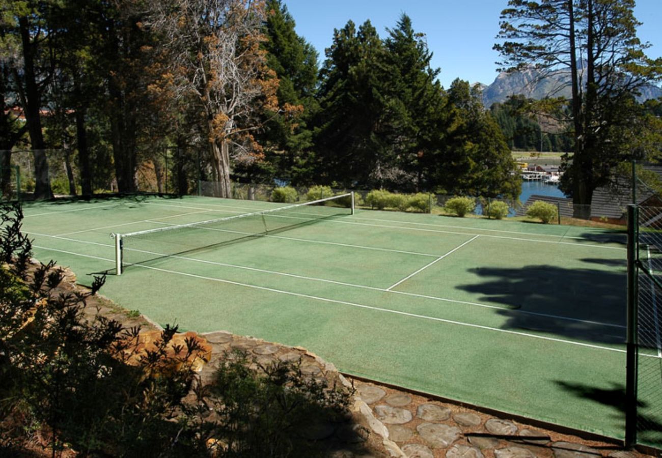 House in San Carlos de Bariloche - Spectacular house by the Nahuel Huapi lake