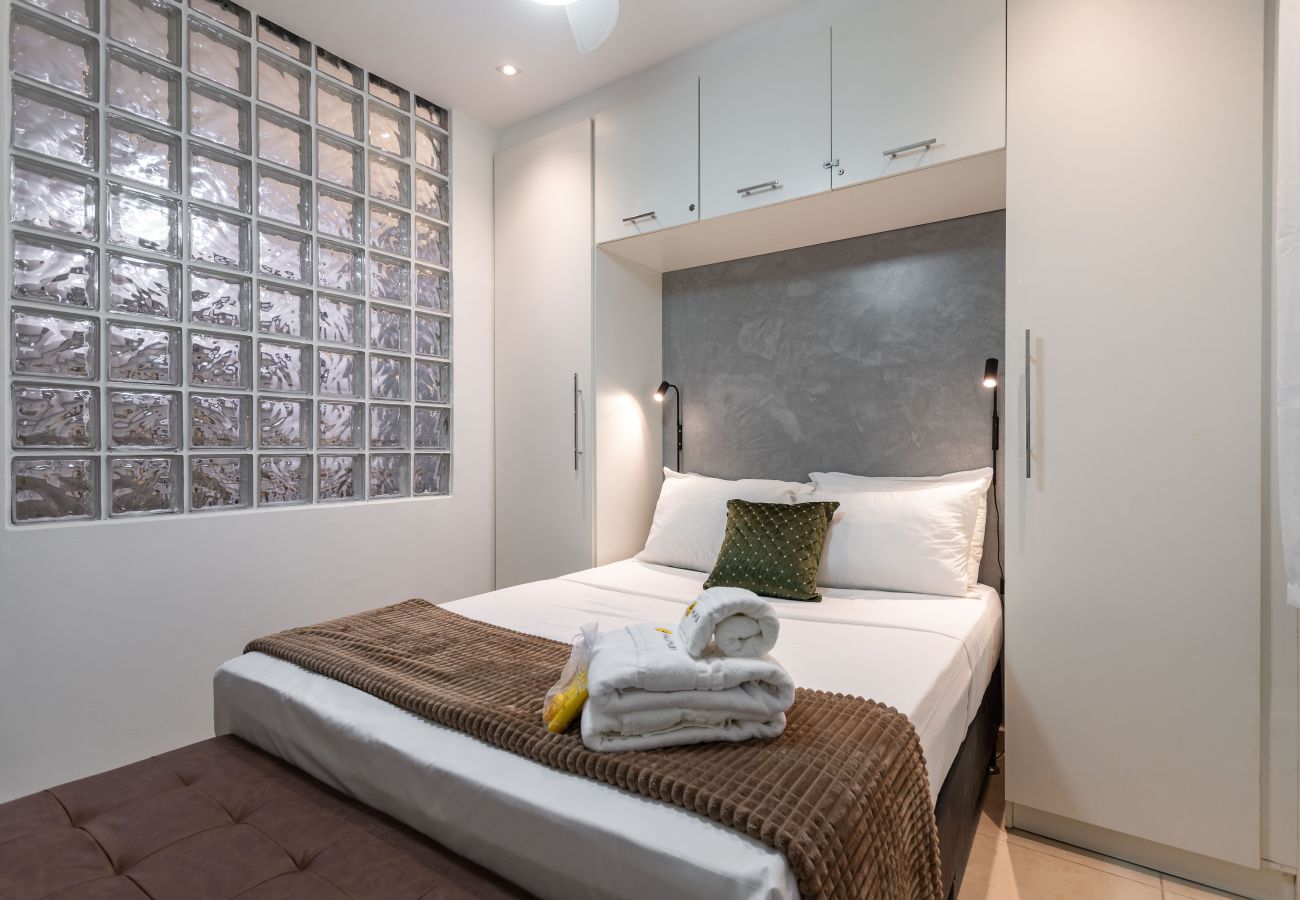 Apartment in Rio de Janeiro - Em frente ao metrô e 8 minutos da praia | SF228