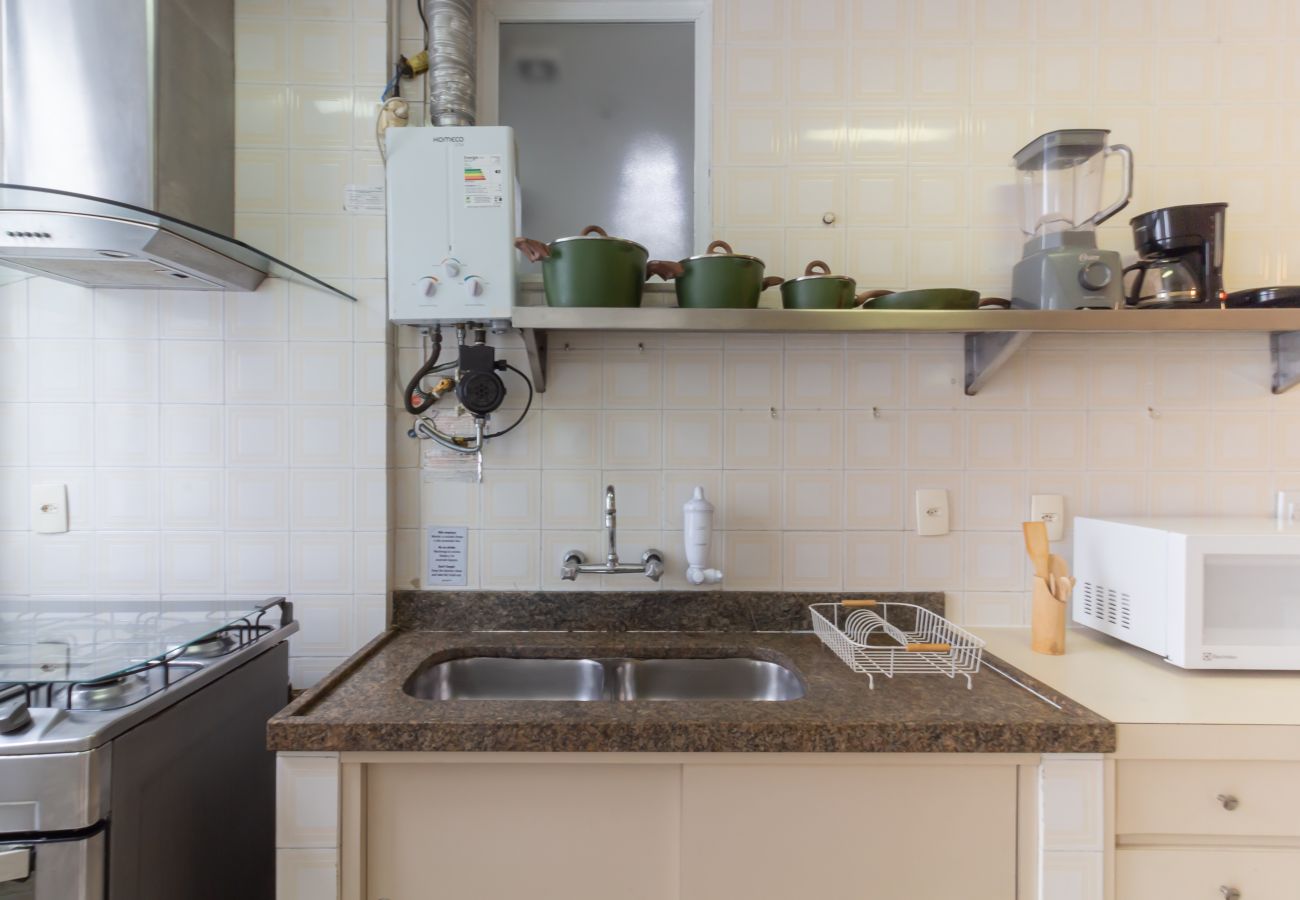 Apartment in Rio de Janeiro - Próximo do metrô e 10 minutos da praia | MFB302