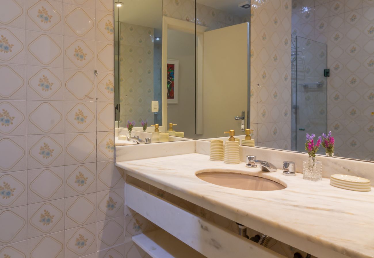 Apartment in Rio de Janeiro - Próximo do metrô e 10 minutos da praia | MFB302