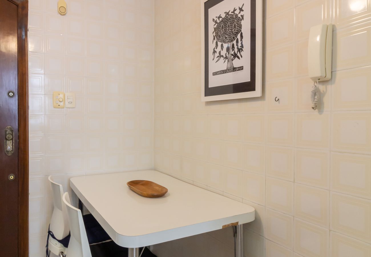 Apartment in Rio de Janeiro - Próximo do metrô e 10 minutos da praia | MFB302