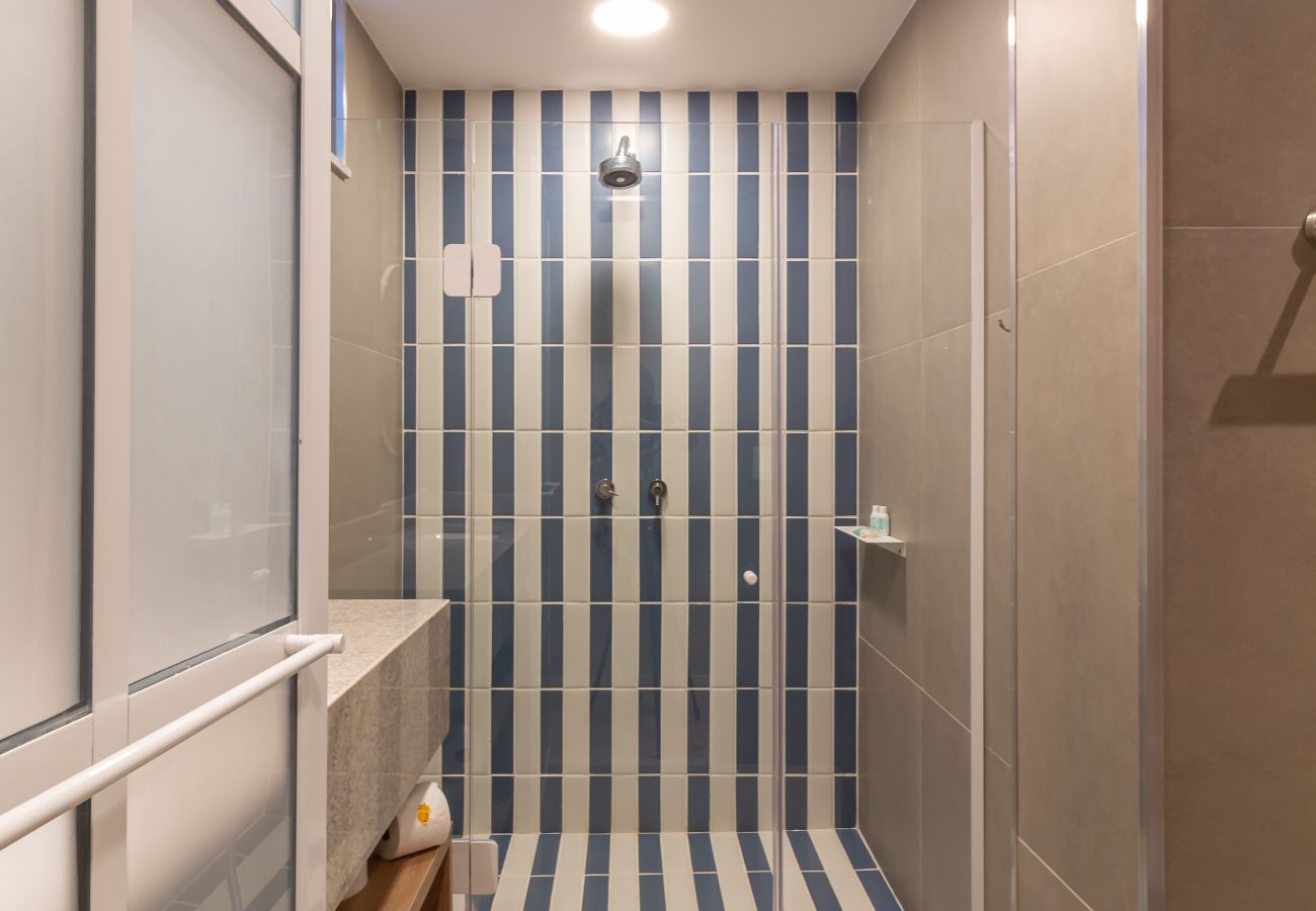 Apartment in Rio de Janeiro - Vista para o Mar e Varanda com Banheira | Q9