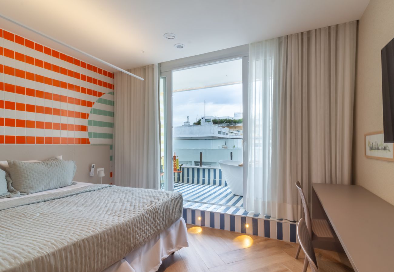 Apartment in Rio de Janeiro - Vista para o Mar e Varanda com Banheira  | Q4