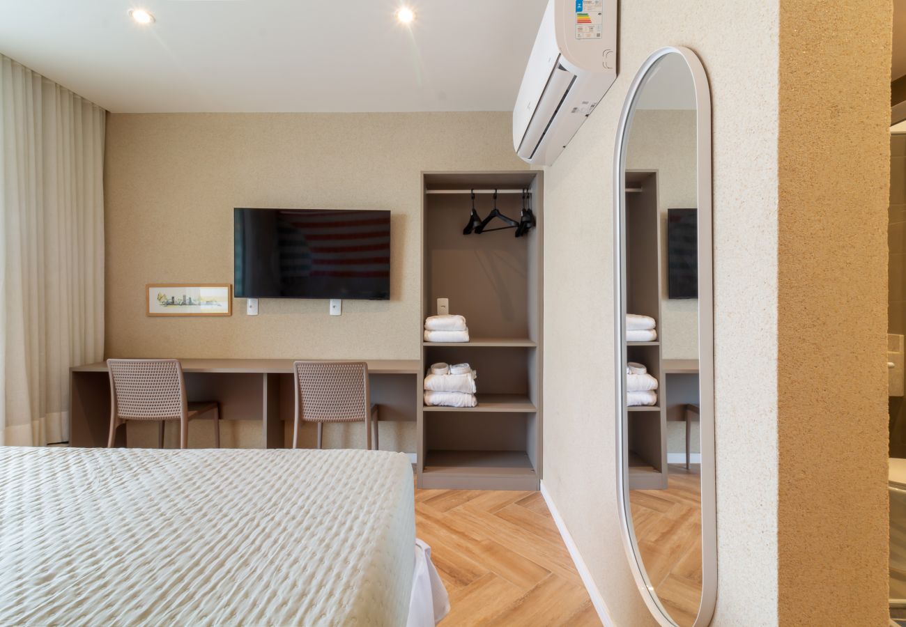 Apartment in Rio de Janeiro - Vista para o Mar e Varanda com Banheira  | Q4