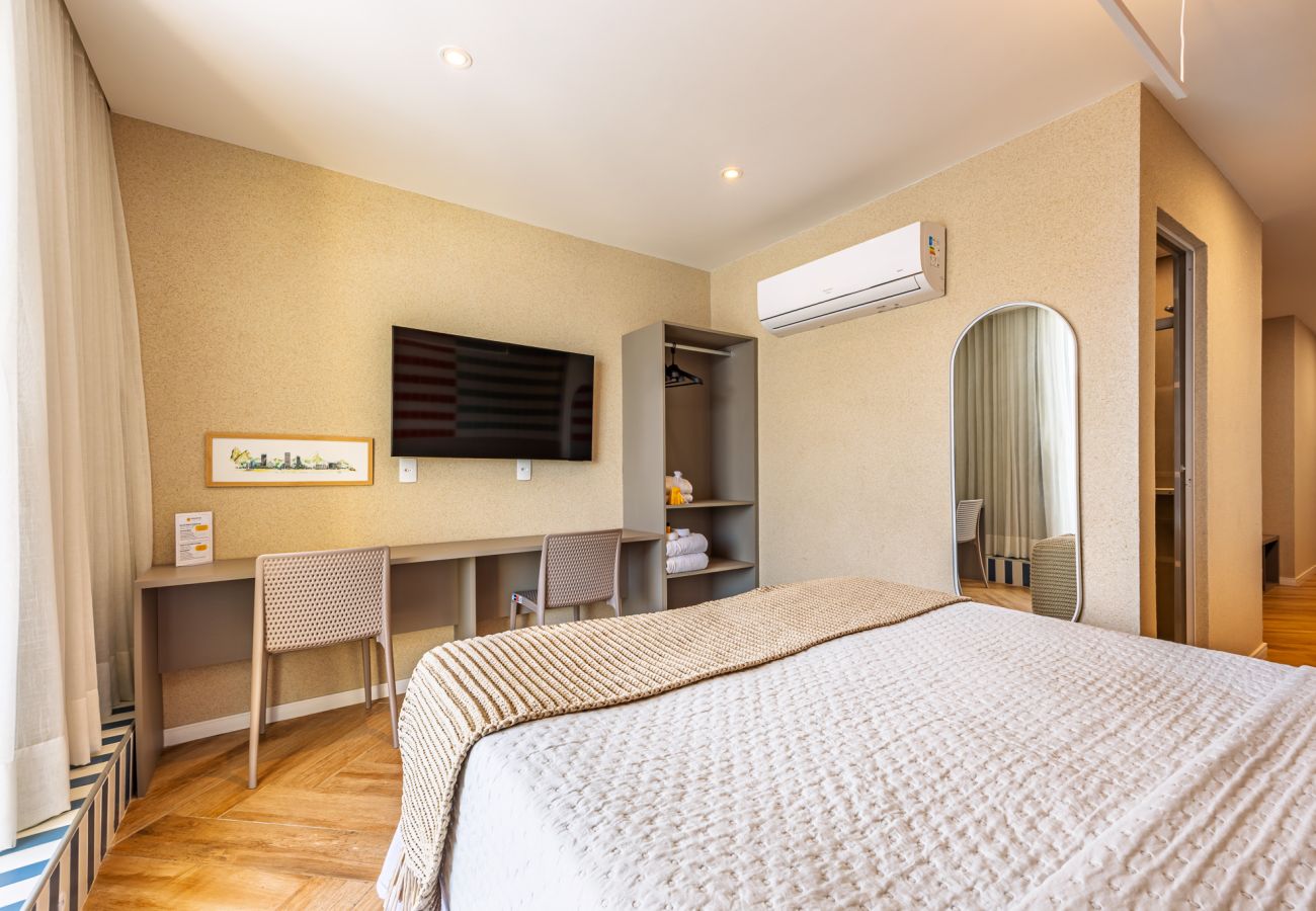 Apartment in Rio de Janeiro - Vista para o Mar e Varanda com Banheira  | Q4