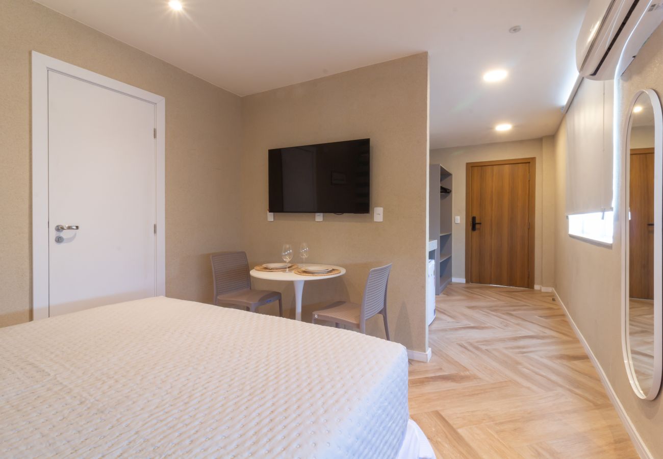 Apartment in Rio de Janeiro - Acolhedor a Poucos Passos de Praia de Copacabana | Q13