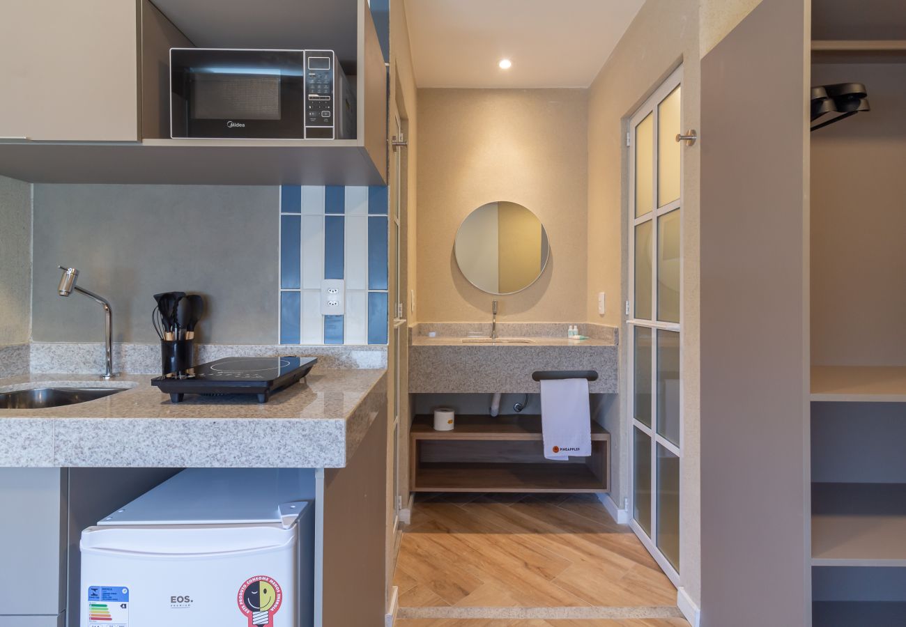 Apartment in Rio de Janeiro - Acolhedor a Poucos Passos de Praia de Copacabana | Q13