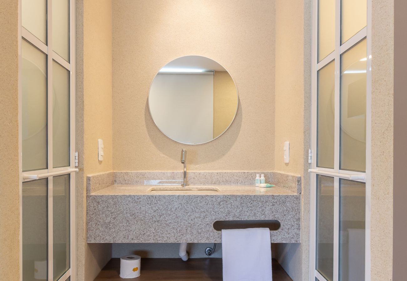 Apartment in Rio de Janeiro - Acolhedor a Poucos Passos de Praia de Copacabana | Q13