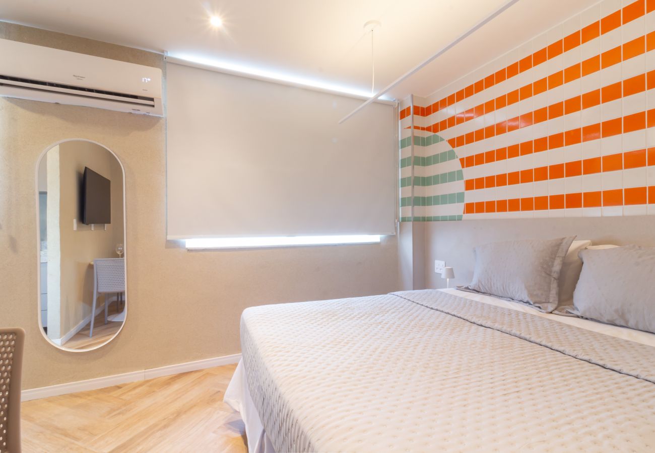 Apartment in Rio de Janeiro - Acolhedor a Poucos Passos de Praia de Copacabana | Q13
