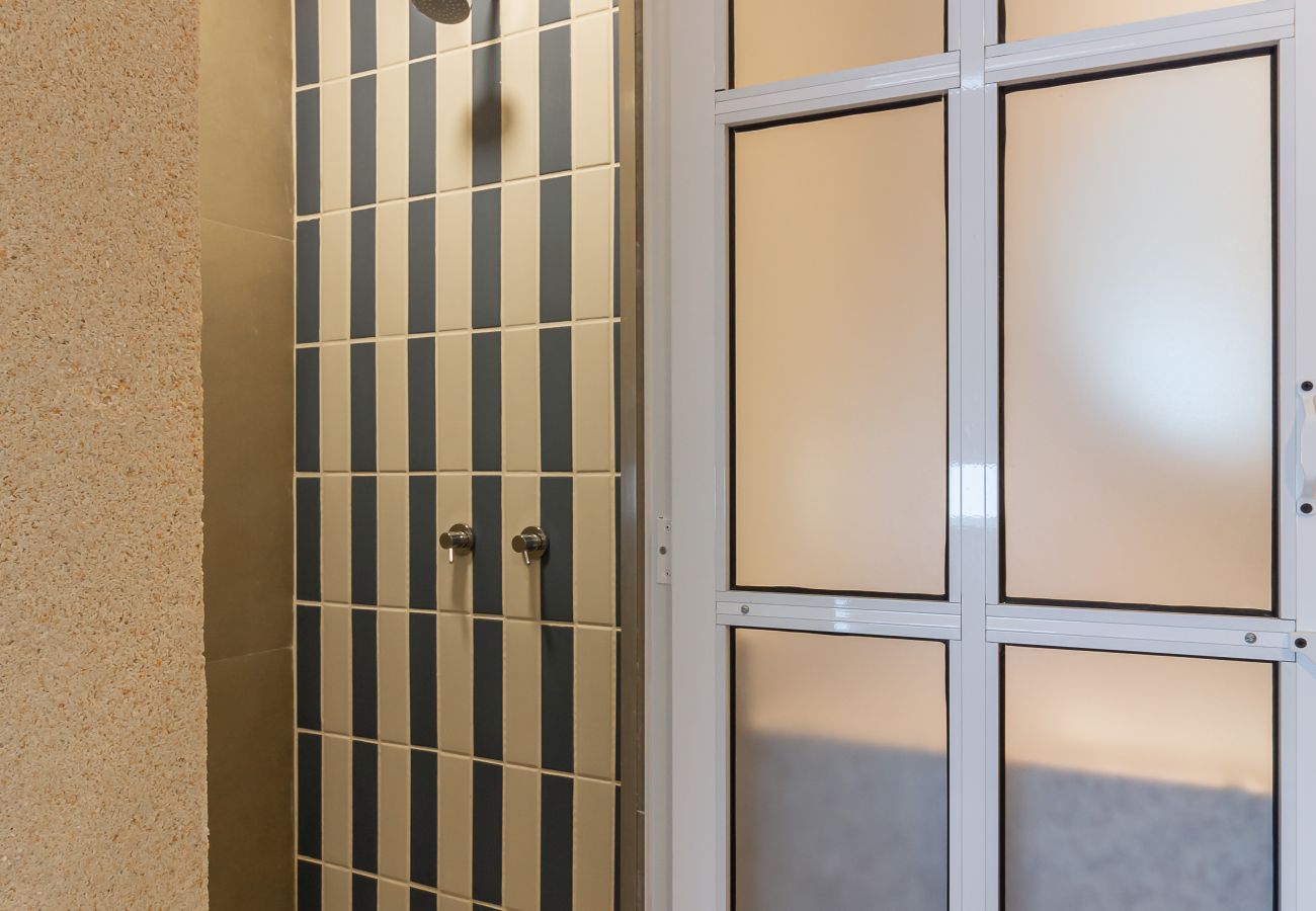 Apartment in Rio de Janeiro - Acolhedor a Poucos Passos de Praia de Copacabana | Q13