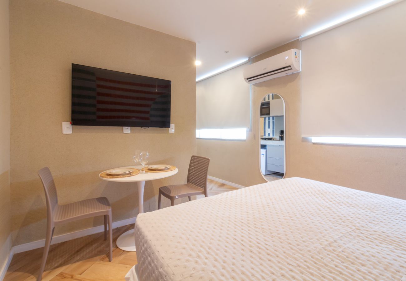 Apartment in Rio de Janeiro - Acolhedor a Poucos Passos de Praia de Copacabana | Q13
