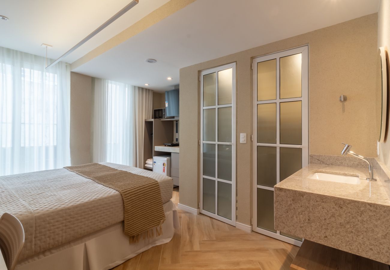 Apartment in Rio de Janeiro - Refúgio a Poucos Passos de Praia de Copacabana | Q8