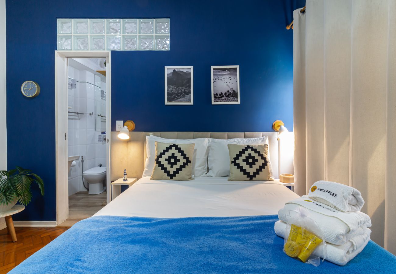 Apartment in Rio de Janeiro - Apartamento em Copacabana a 9 minutos da Praia | STC202
