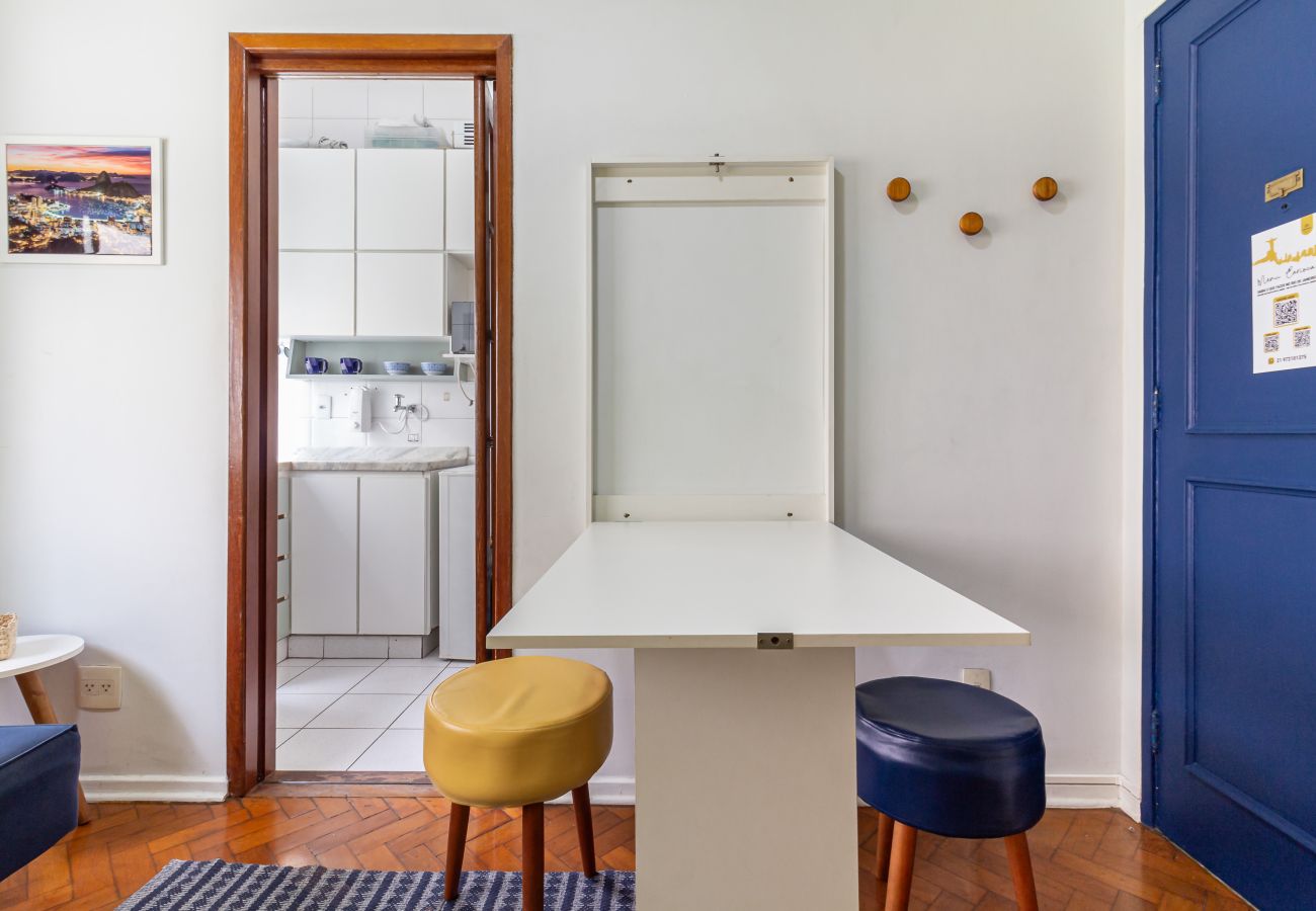 Apartment in Rio de Janeiro - Apartamento em Copacabana a 9 minutos da Praia | STC202