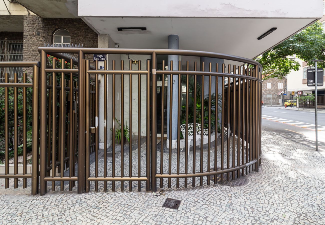 Apartment in Rio de Janeiro - Apartamento em Copacabana a 9 minutos da Praia | STC202