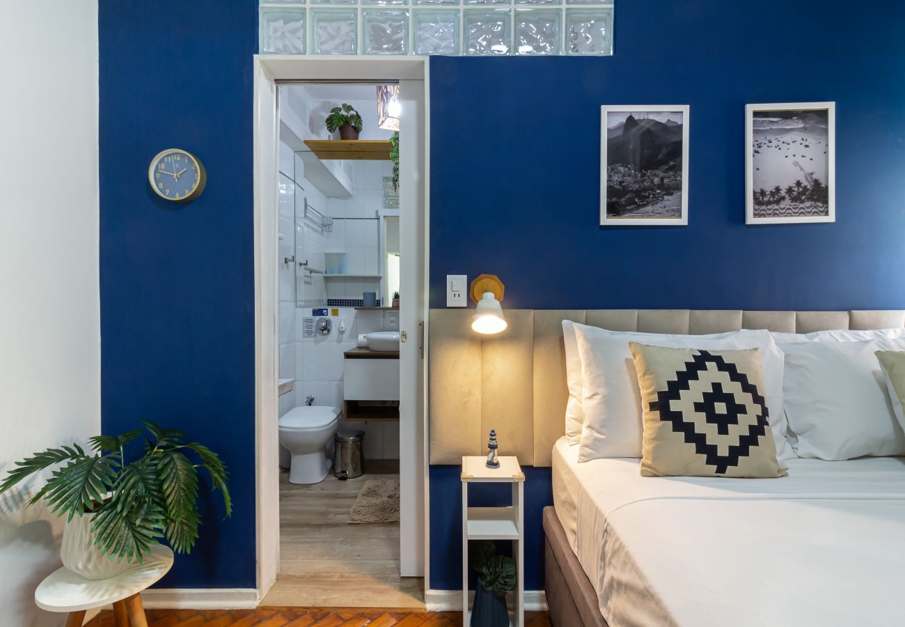 Apartment in Rio de Janeiro - Apartamento em Copacabana a 9 minutos da Praia | STC202