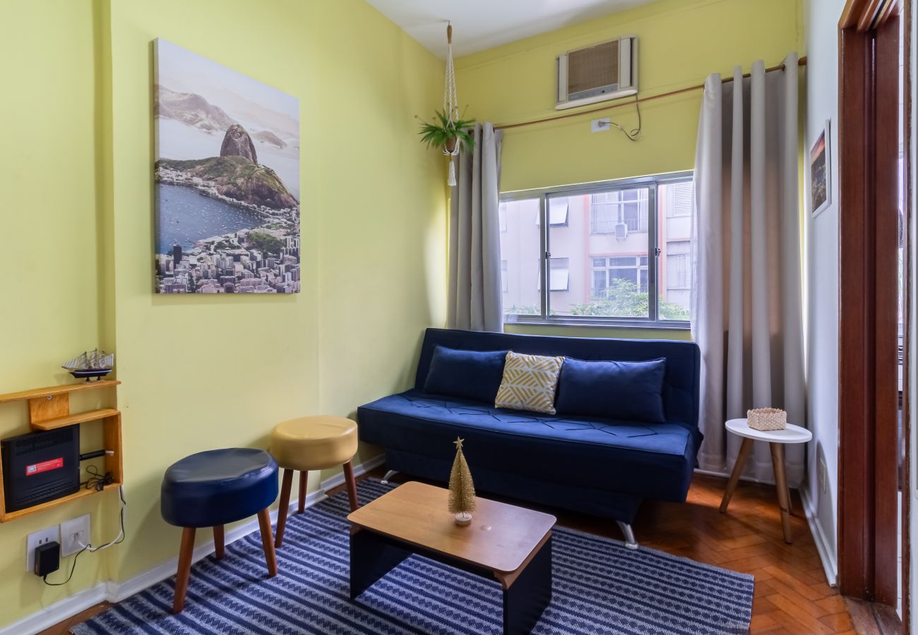 Apartment in Rio de Janeiro - Apartamento em Copacabana a 9 minutos da Praia | STC202
