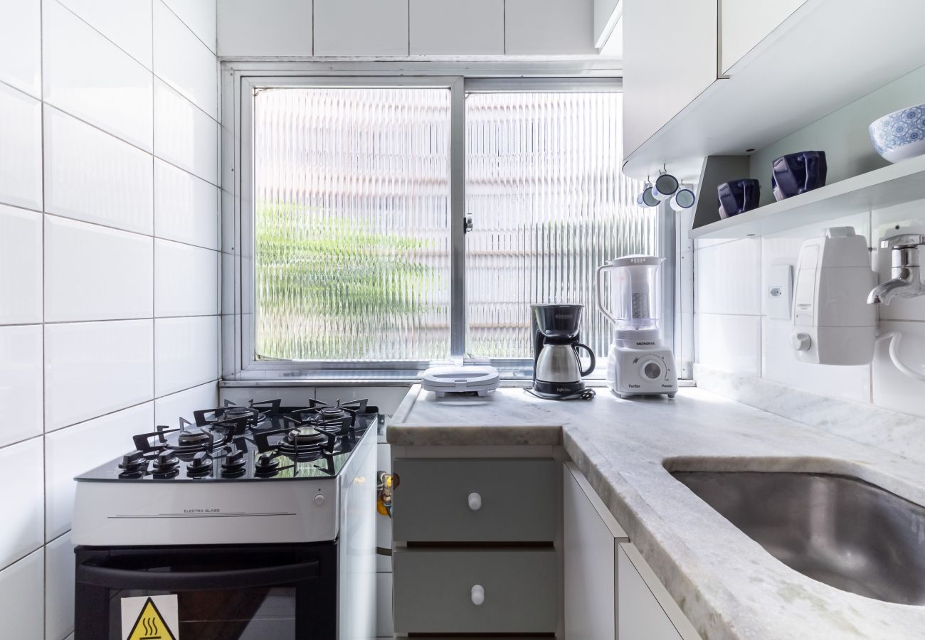 Apartment in Rio de Janeiro - Apartamento em Copacabana a 9 minutos da Praia | STC202