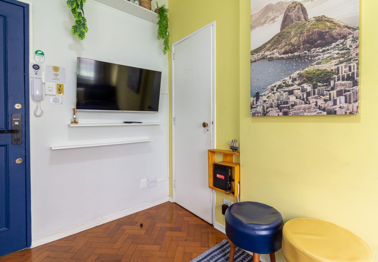 Apartment in Rio de Janeiro - Apartamento em Copacabana a 9 minutos da Praia | STC202