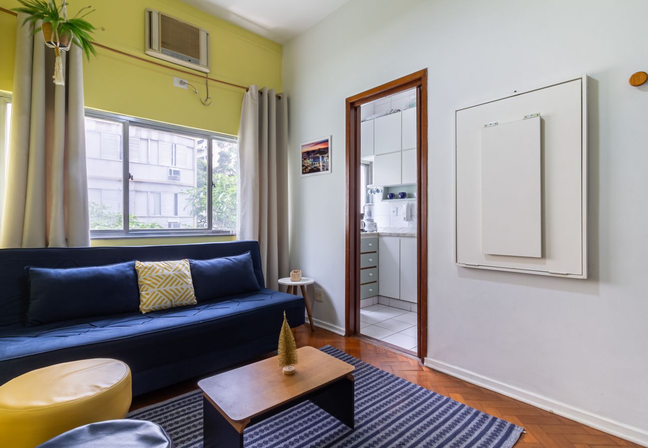 Apartment in Rio de Janeiro - Apartamento em Copacabana a 9 minutos da Praia | STC202