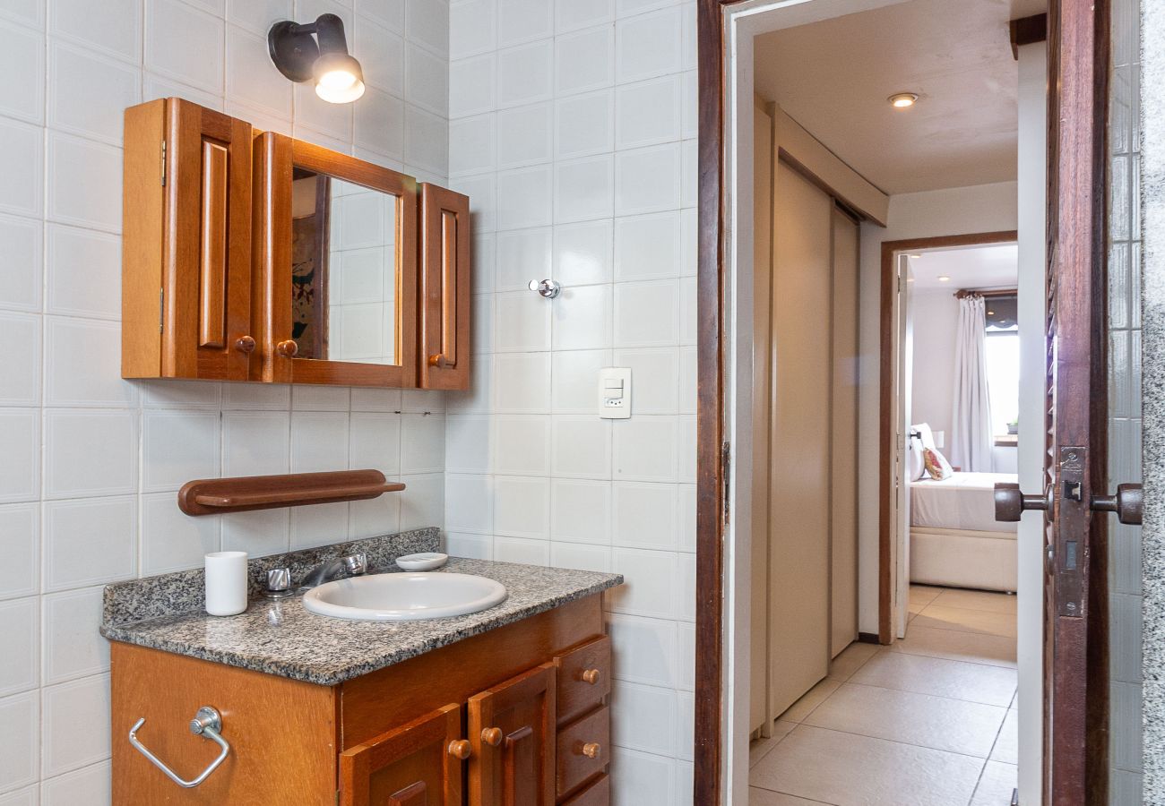 Apartment in Rio de Janeiro - Conforto e Tranquilidade no Humaitá | M404
