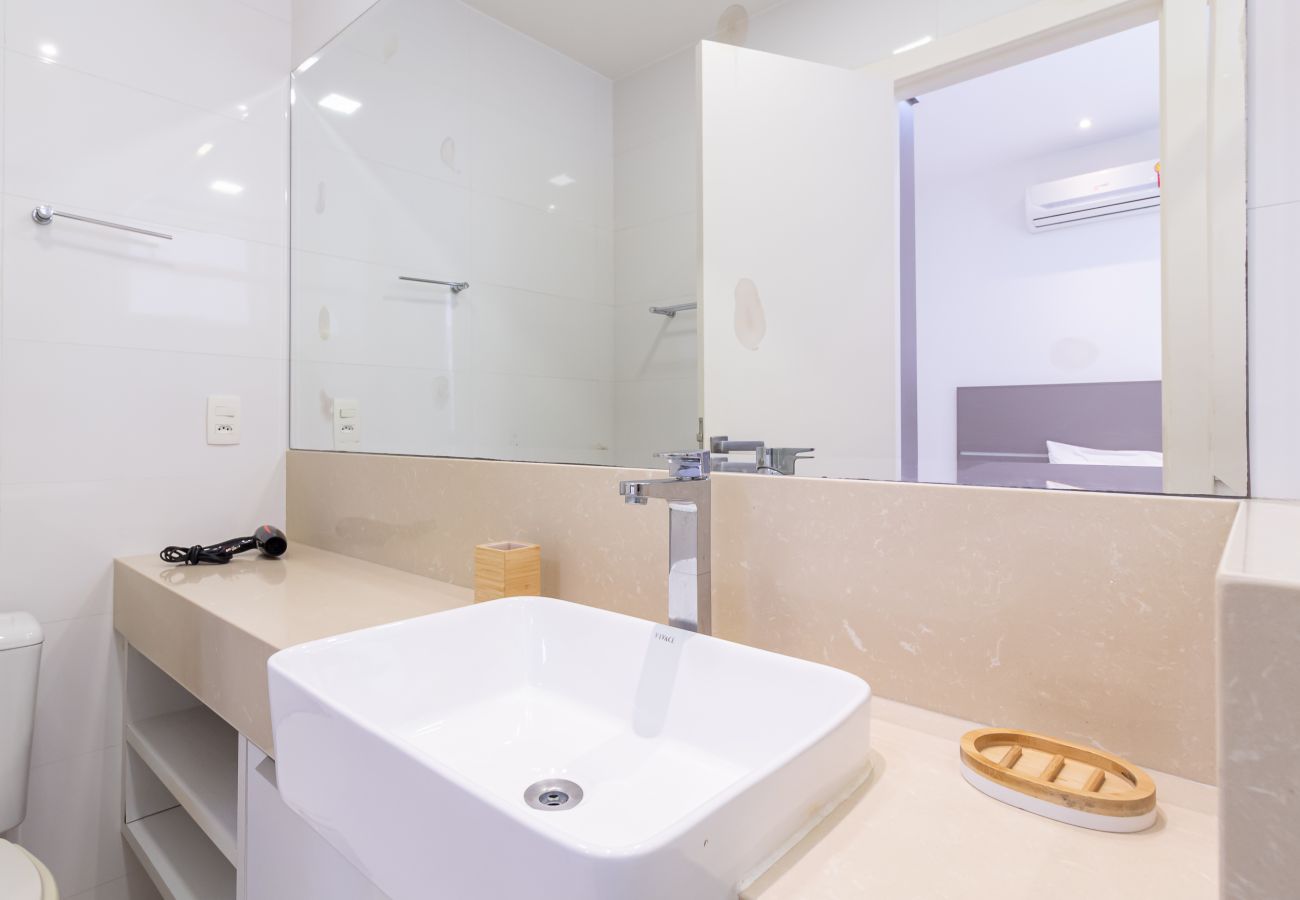 Apartment in Rio de Janeiro - Apartamento em Copacabana a 3 minutos da Praia | NSC602