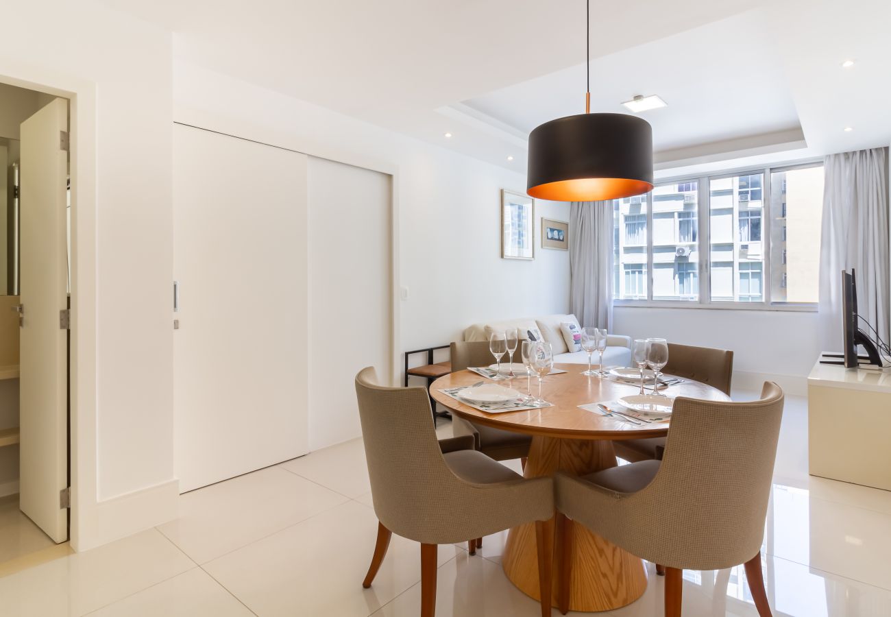 Apartment in Rio de Janeiro - Apartamento em Copacabana a 3 minutos da Praia | NSC602