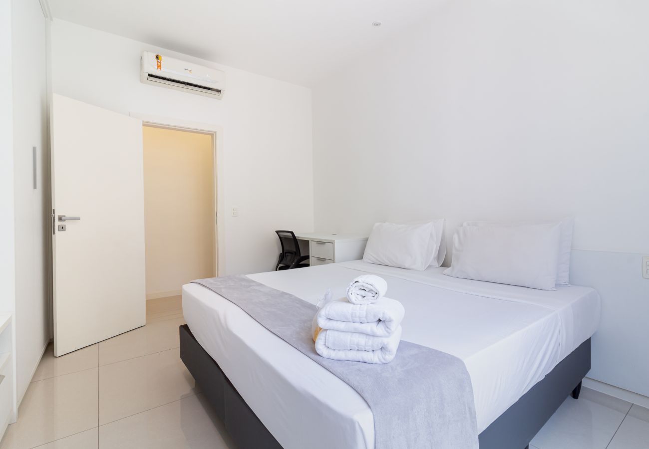 Apartment in Rio de Janeiro - Apartamento em Copacabana a 3 minutos da Praia | NSC602