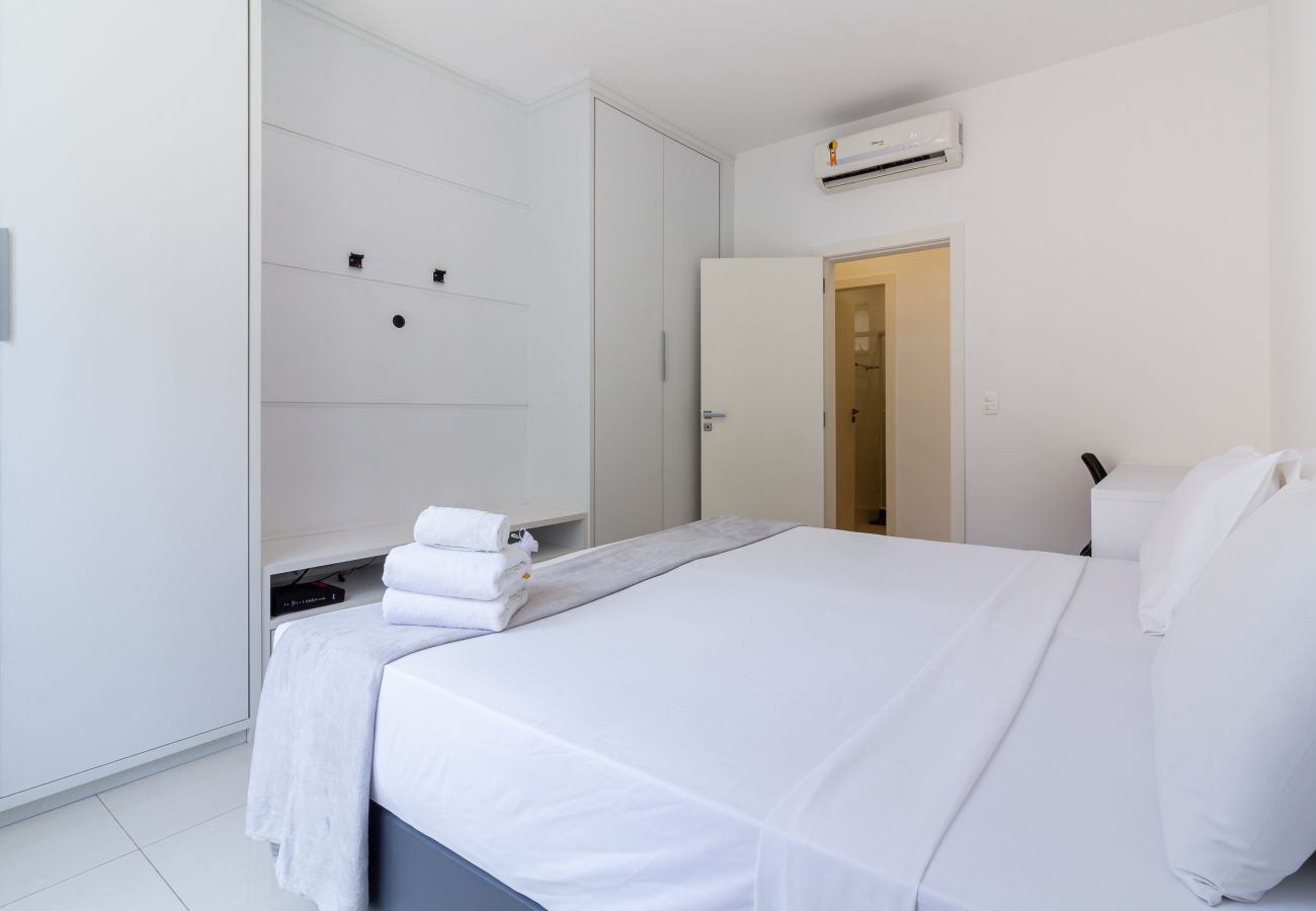 Apartment in Rio de Janeiro - Apartamento em Copacabana a 3 minutos da Praia | NSC602