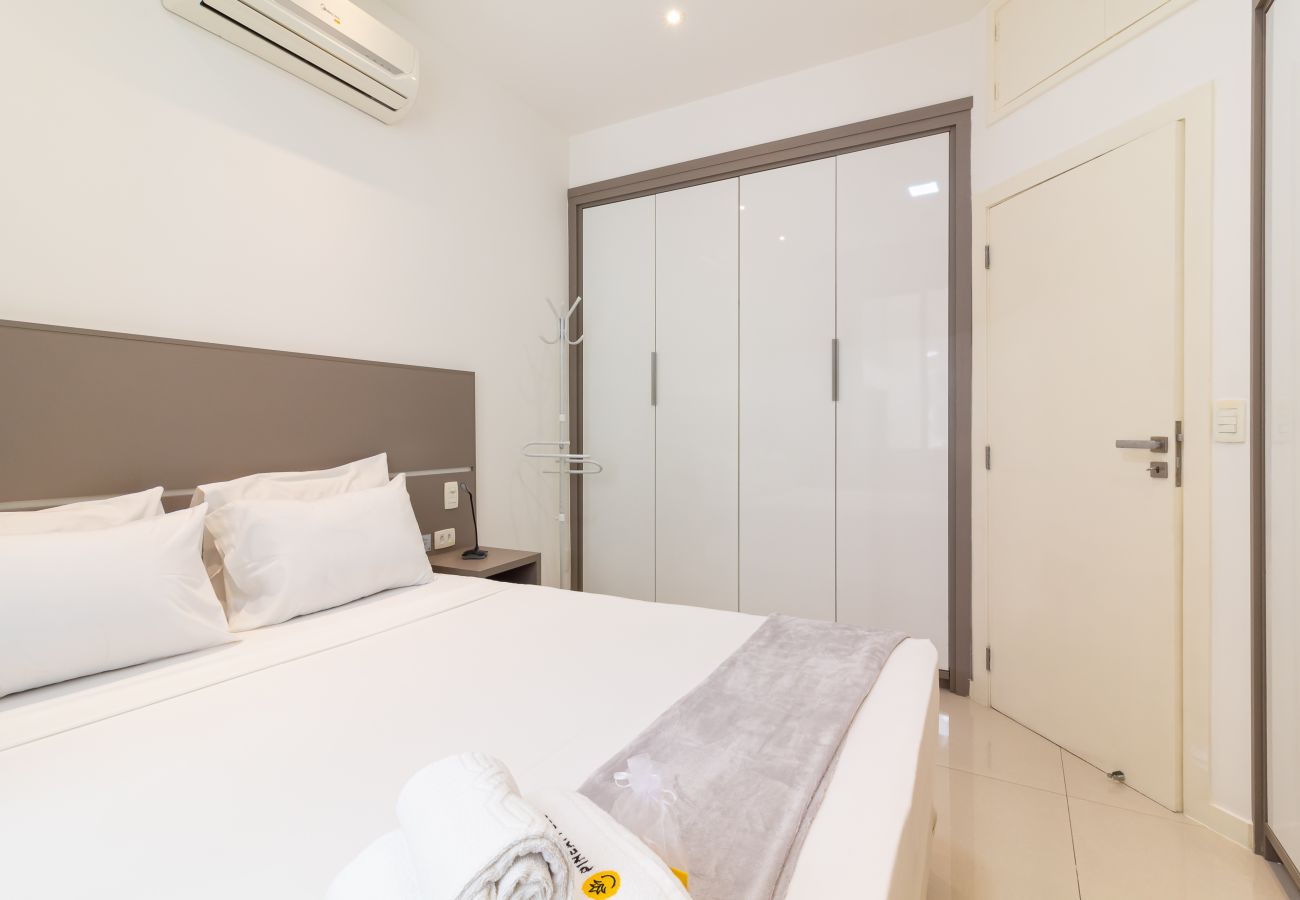 Apartment in Rio de Janeiro - Apartamento em Copacabana a 3 minutos da Praia | NSC602