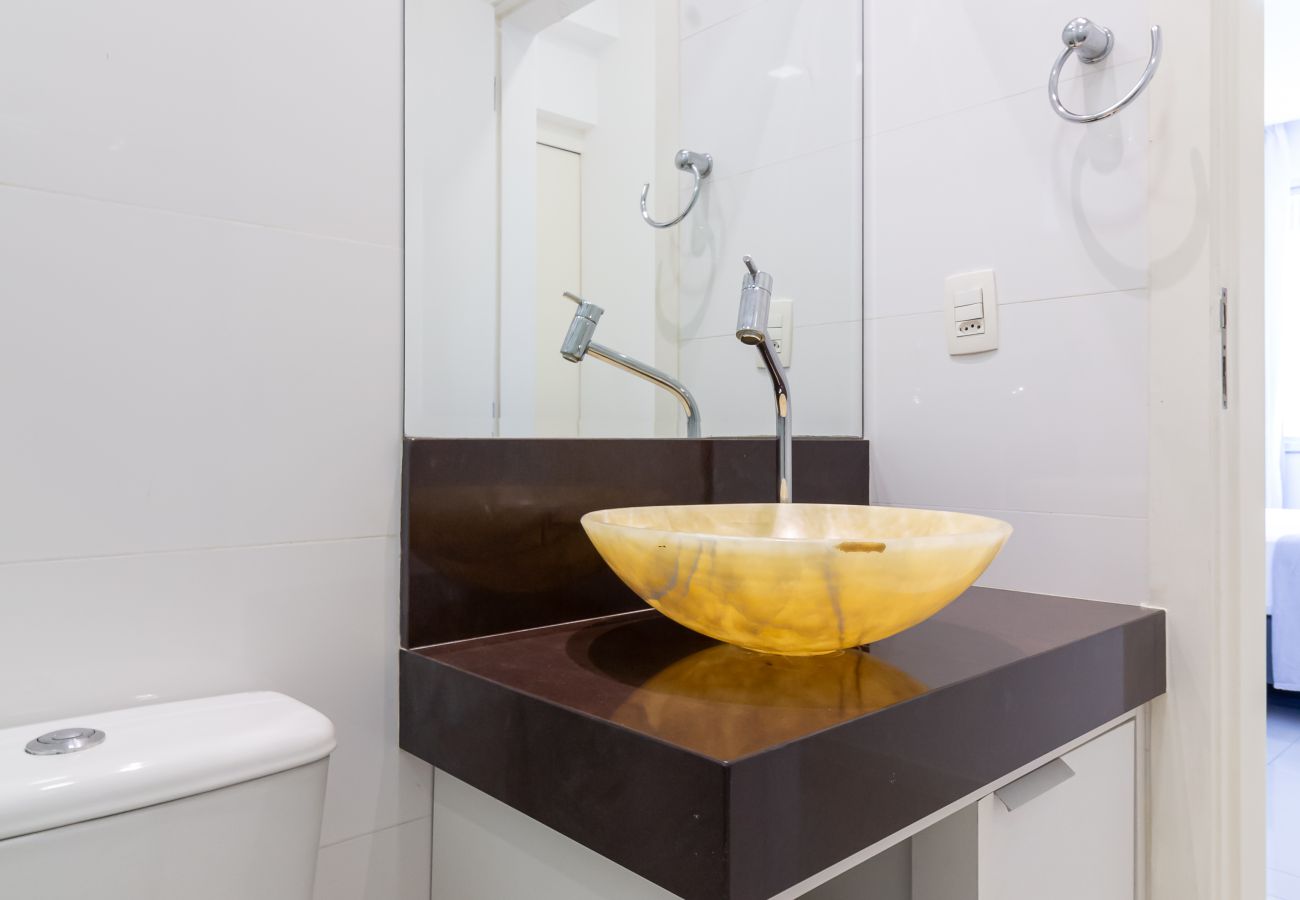 Apartment in Rio de Janeiro - Apartamento em Copacabana a 3 minutos da Praia | NSC602